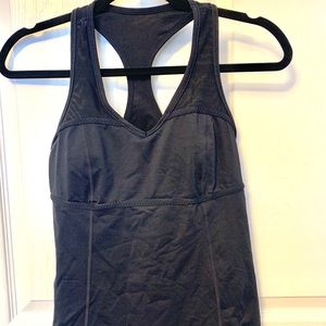 Lululemon black racerback tank top w/built in bra